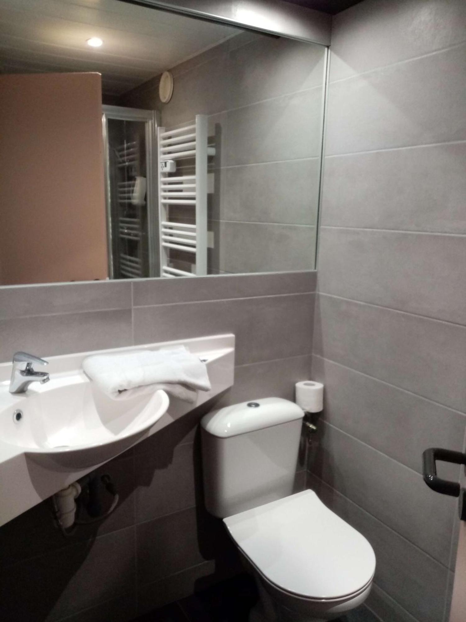 Brit Hotel St-Quentin/Nord Fayet  Εξωτερικό φωτογραφία