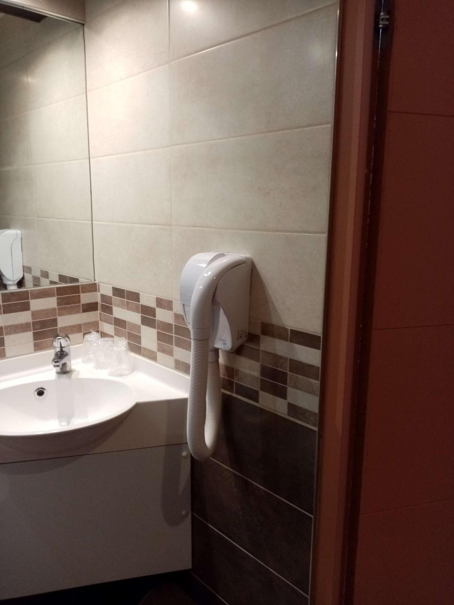 Brit Hotel St-Quentin/Nord Fayet  Εξωτερικό φωτογραφία