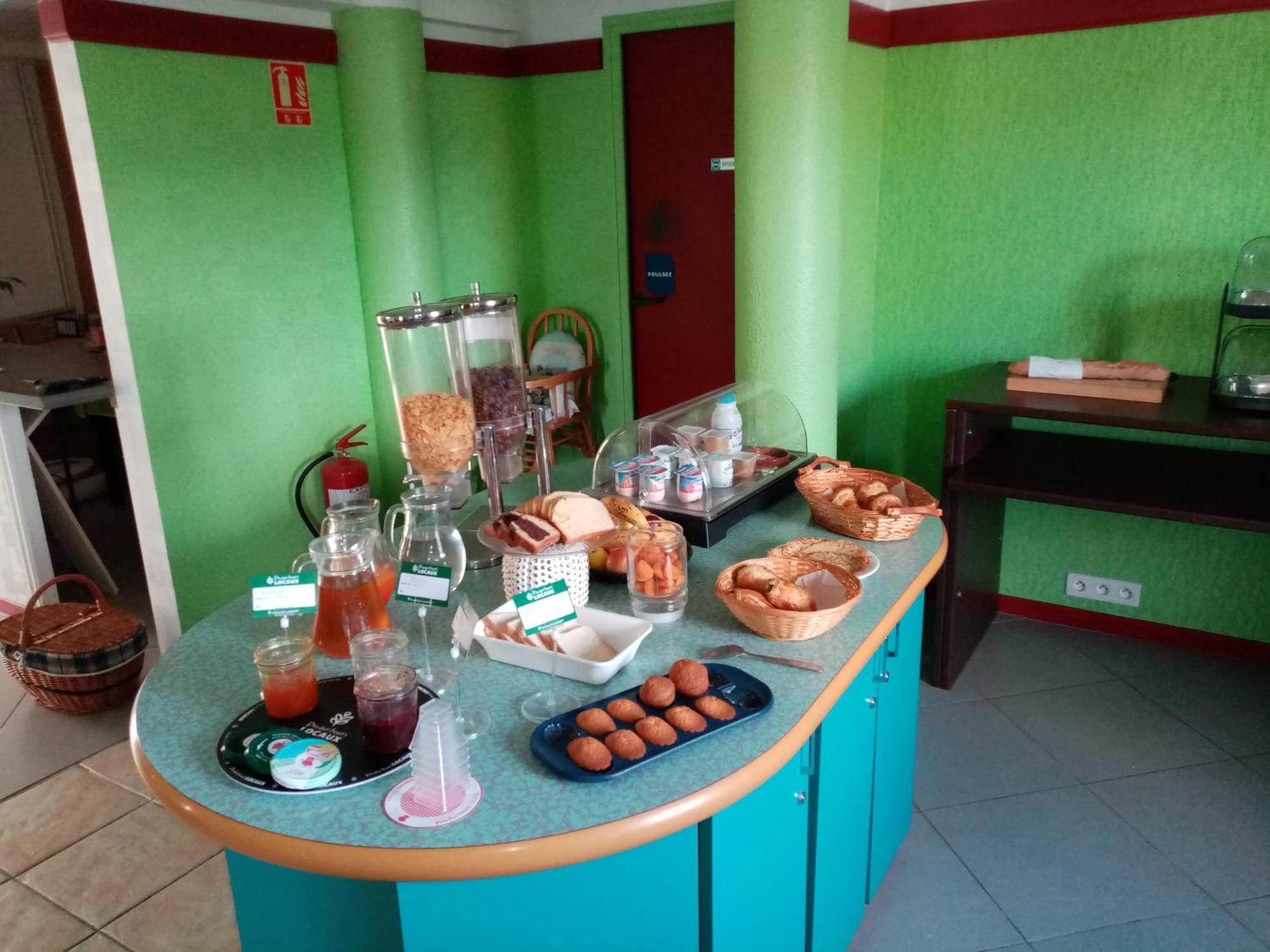 Brit Hotel St-Quentin/Nord Fayet  Εξωτερικό φωτογραφία