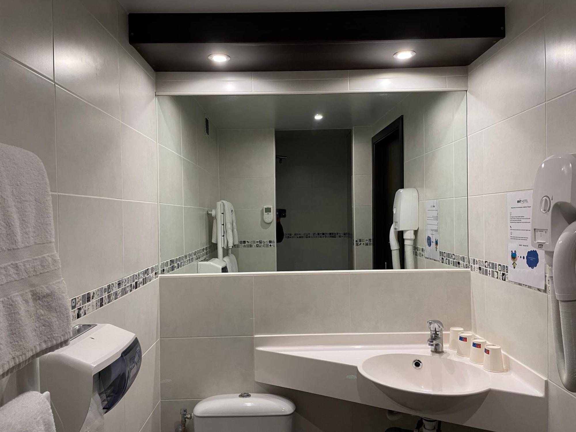 Brit Hotel St-Quentin/Nord Fayet  Εξωτερικό φωτογραφία