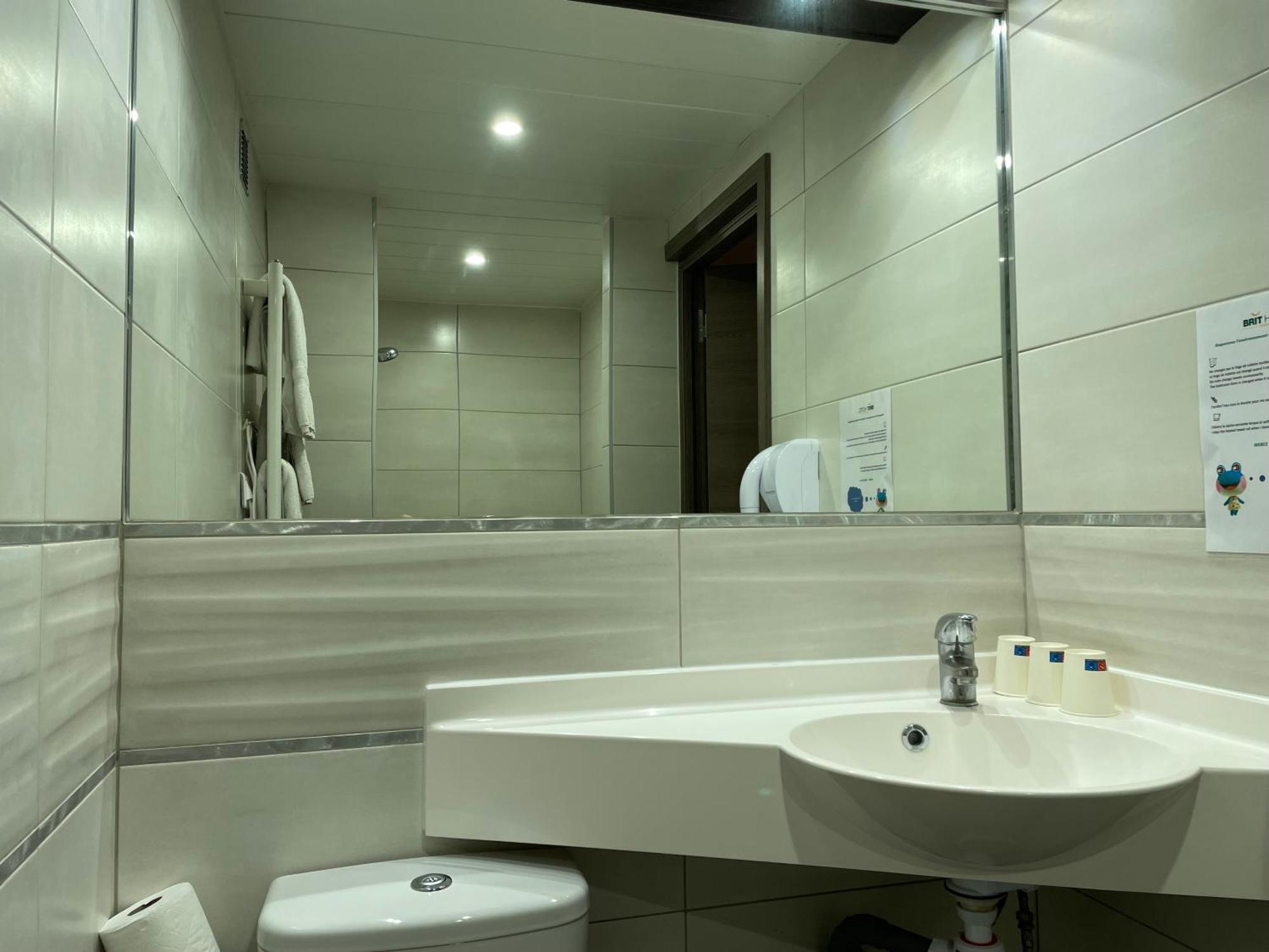 Brit Hotel St-Quentin/Nord Fayet  Εξωτερικό φωτογραφία