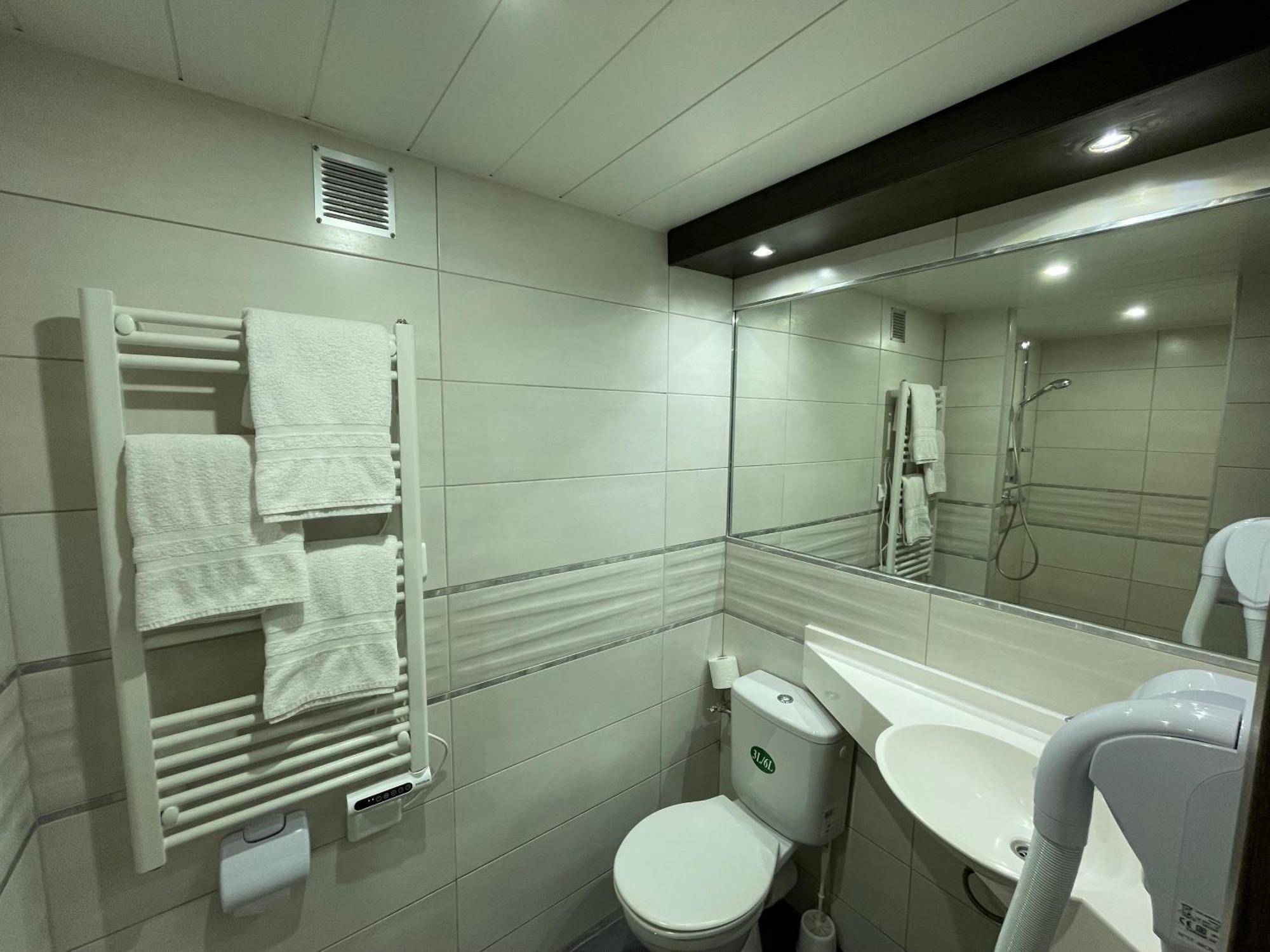 Brit Hotel St-Quentin/Nord Fayet  Εξωτερικό φωτογραφία