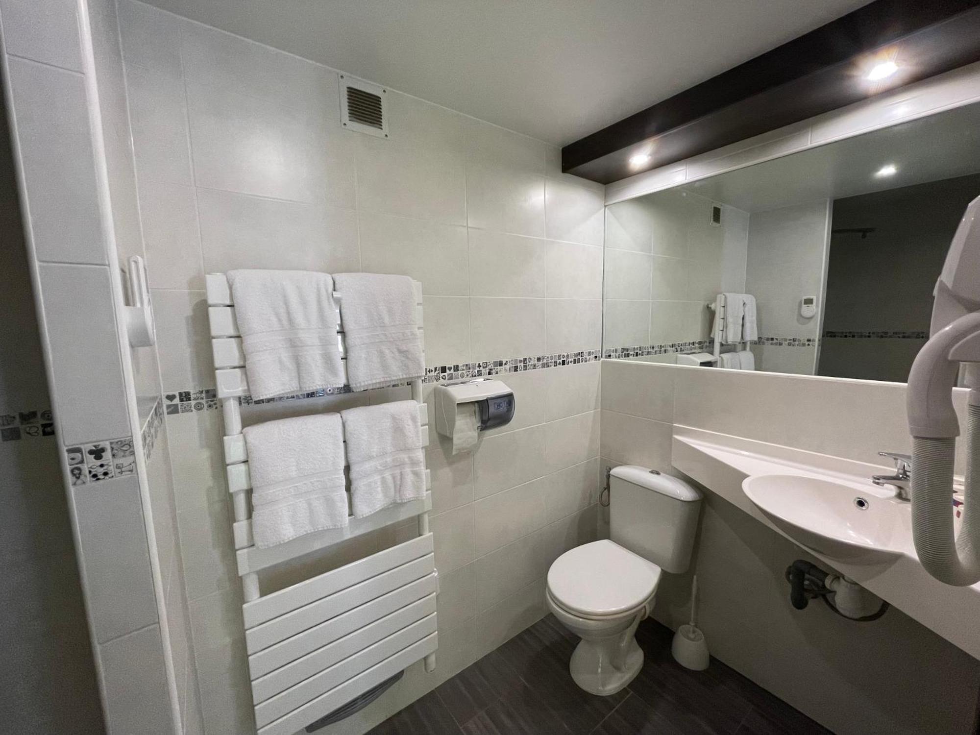 Brit Hotel St-Quentin/Nord Fayet  Εξωτερικό φωτογραφία