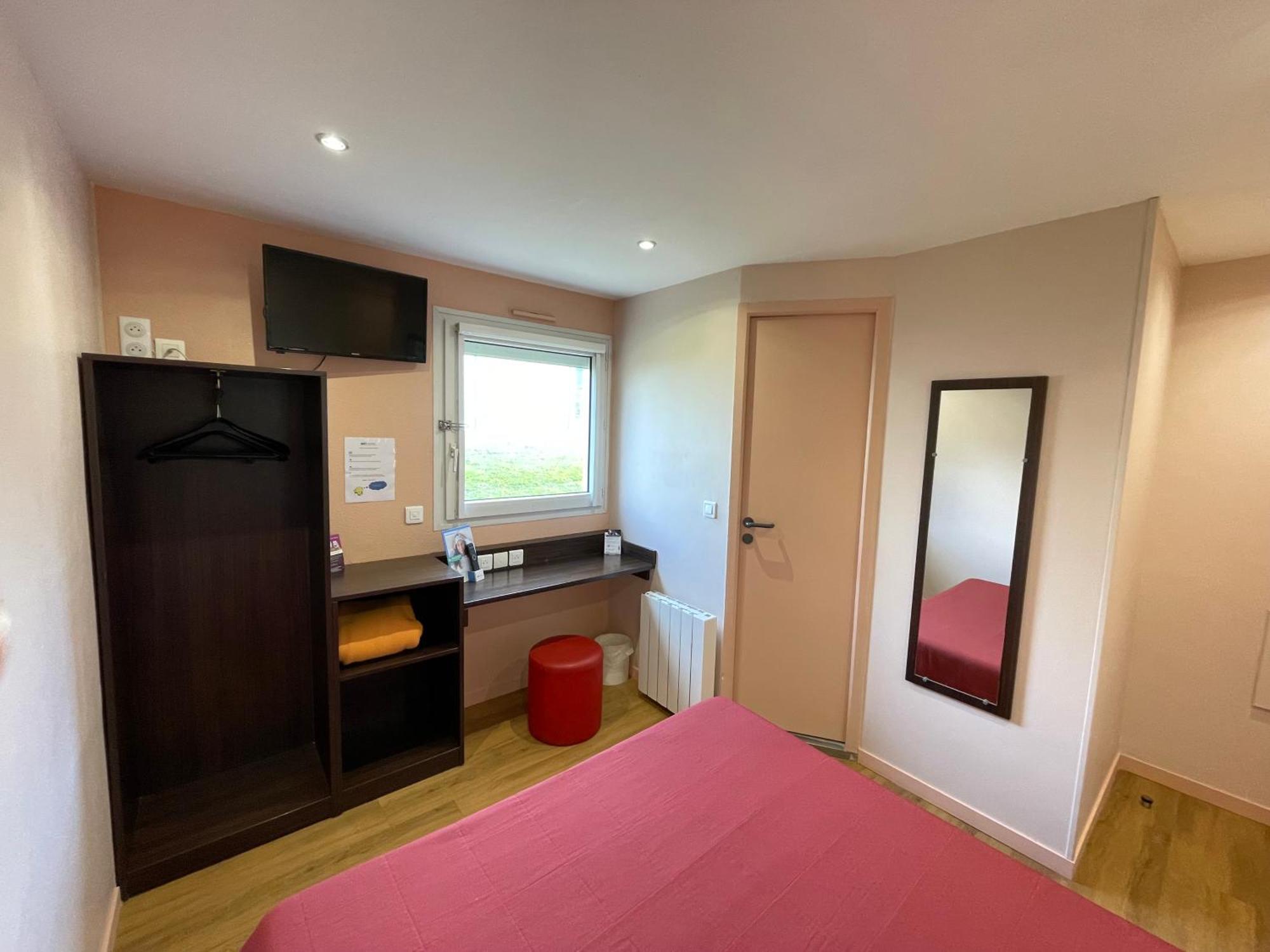 Brit Hotel St-Quentin/Nord Fayet  Εξωτερικό φωτογραφία