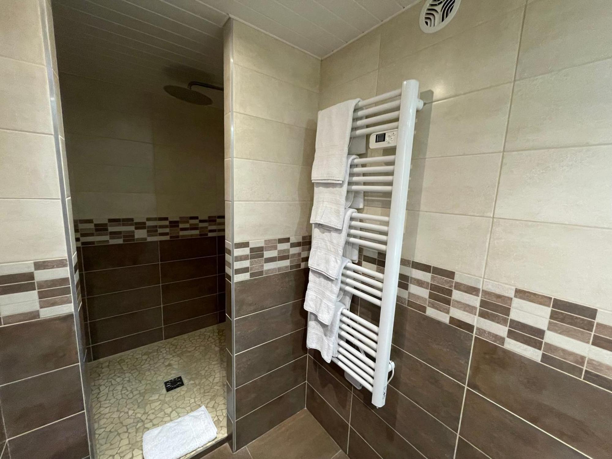 Brit Hotel St-Quentin/Nord Fayet  Εξωτερικό φωτογραφία